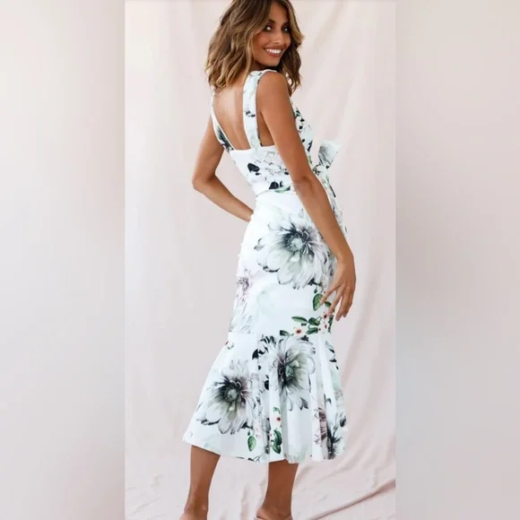 Selfie Leslie “Sorry Not Sorry “ Wide Strap Flounce Floral Dress White NWT - Picture 3 of 3
